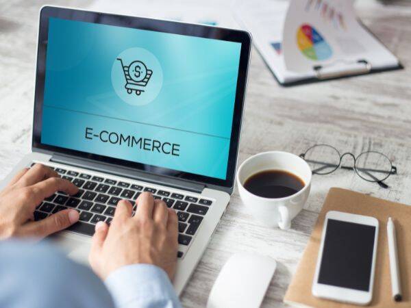 Trendy e-commerce i ich wpływ na globalną gospodarkę